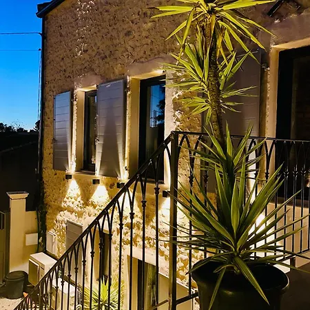 - Au Coeur Du Village Villa Sainte Anastasie (Gard)